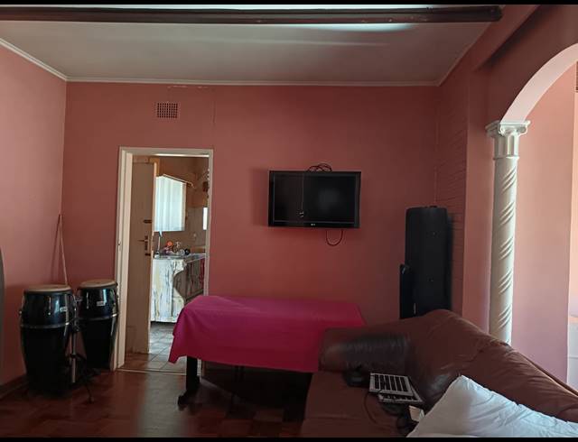5 BEDROOM HOUSE FOR SALE IN THREE RIVERS